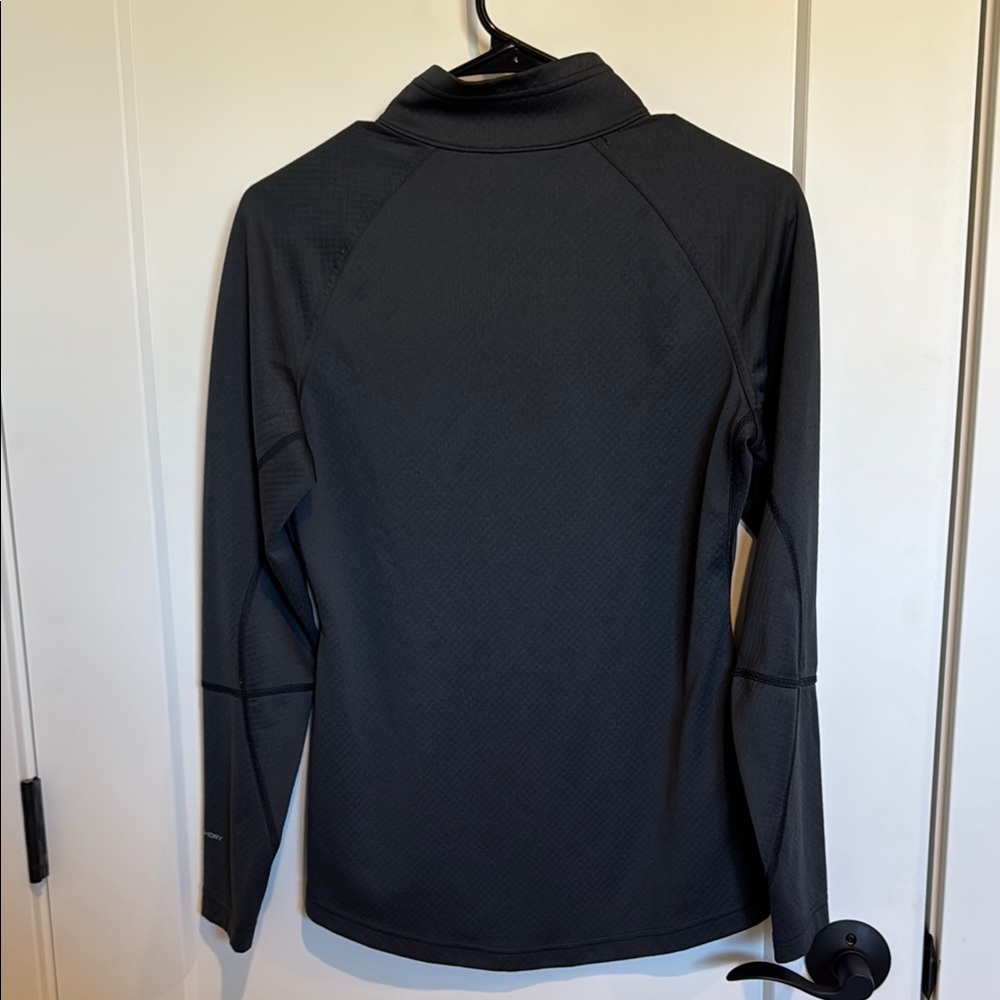 The North Face Black Fitted Hoodie Sweatshirt - Picture 3 of 3